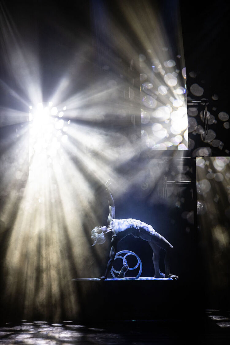 Cizinec. Losers Cirque Company. Foto: Pavel Hejny. 